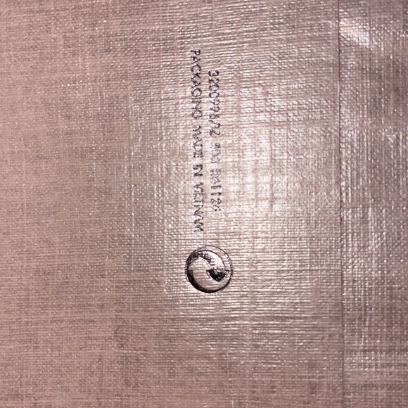 Louis Vuitton Large Gift Bag 💯 Authentic - Picture 4 of 4